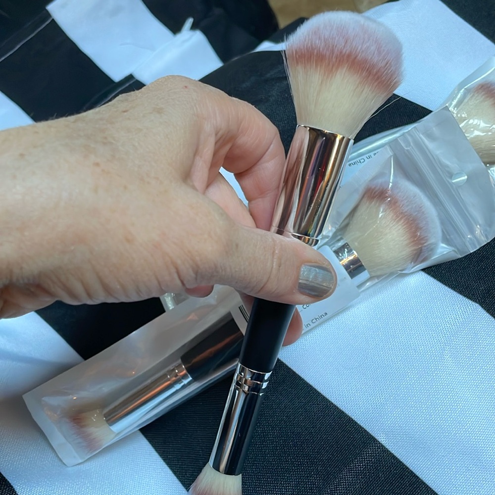 Duel Ended Consealer & Blush. Great highlighter , liquid and powder foundation